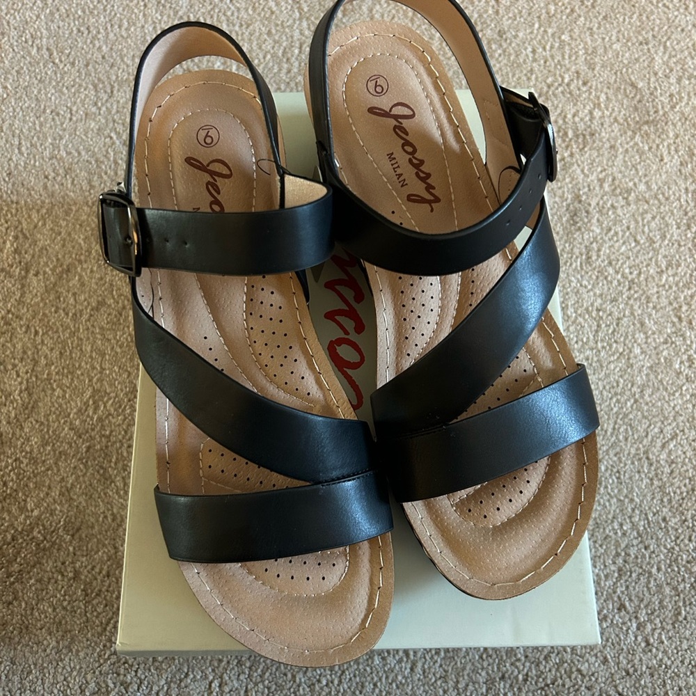 NWT New Jeossy Black Comfort sandals sz 9